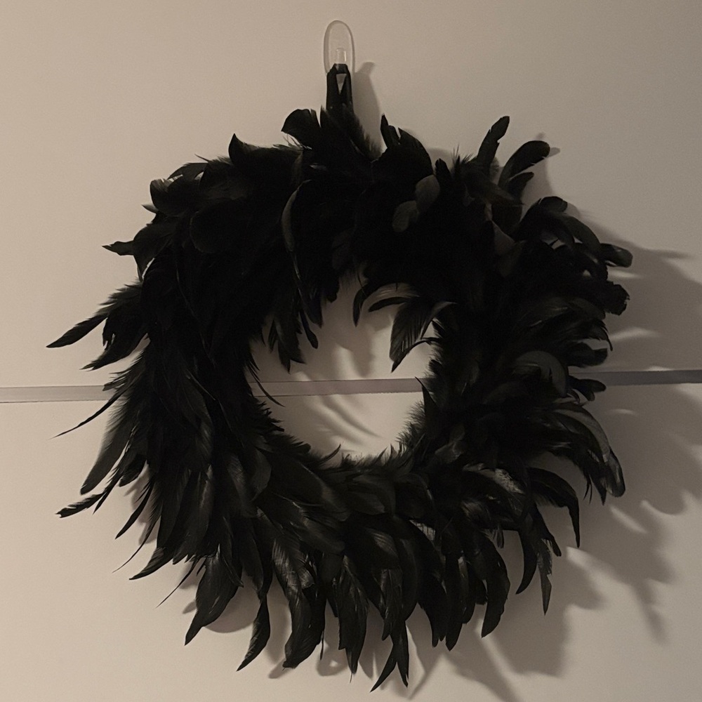 NWOT Black Feather Wreath